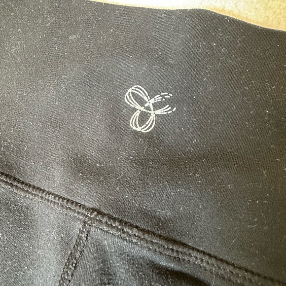 Aritzia TNA black leggings size M - Picture 3 of 4